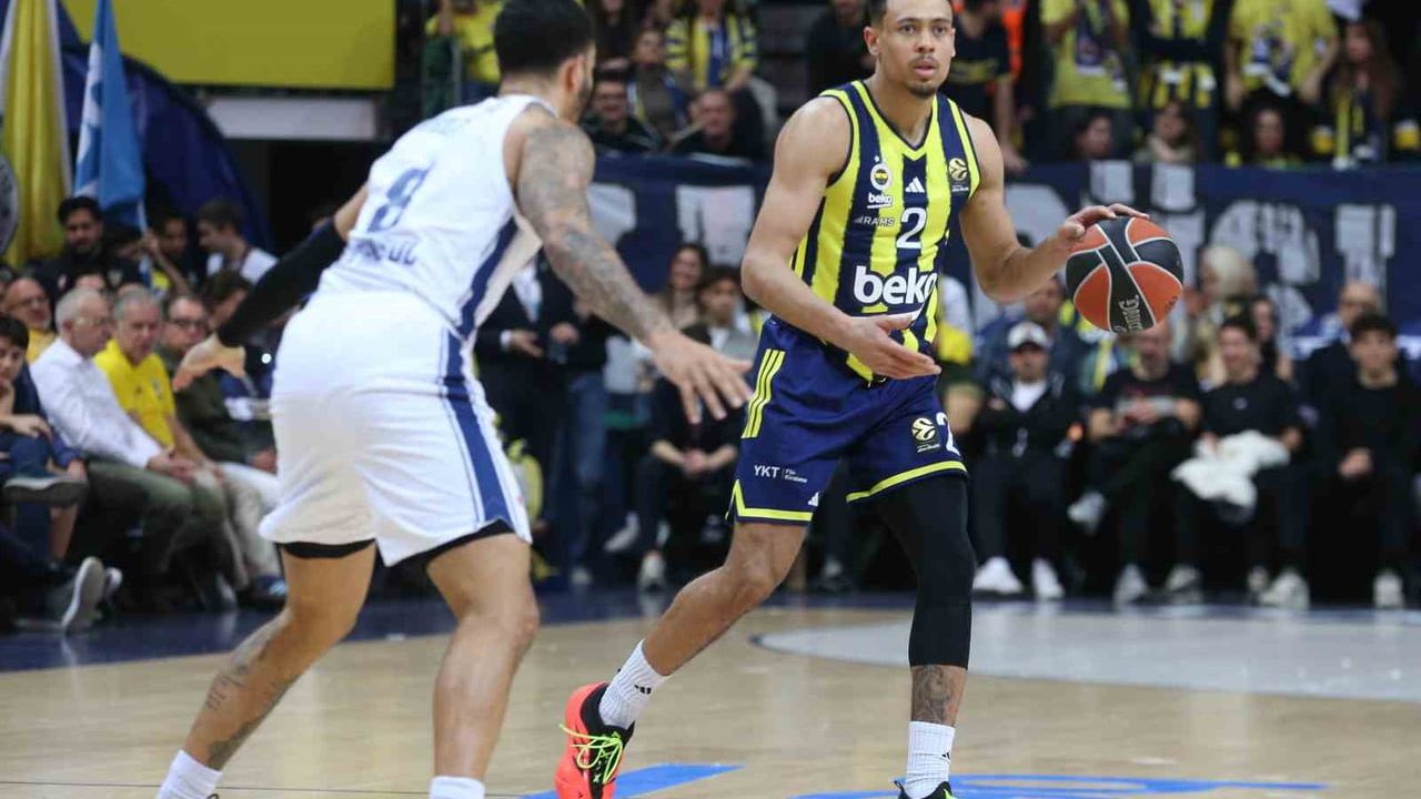 Euroleague: Fenerbahçe 79-62 A. Efes — 17. galibiyet