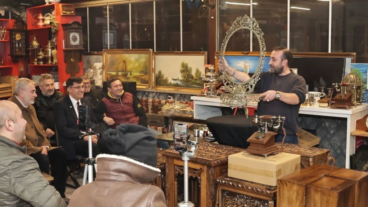 Eyüp Kahveci Kütahya'da Antika Mezatta Sanatseverlerle Buluştu