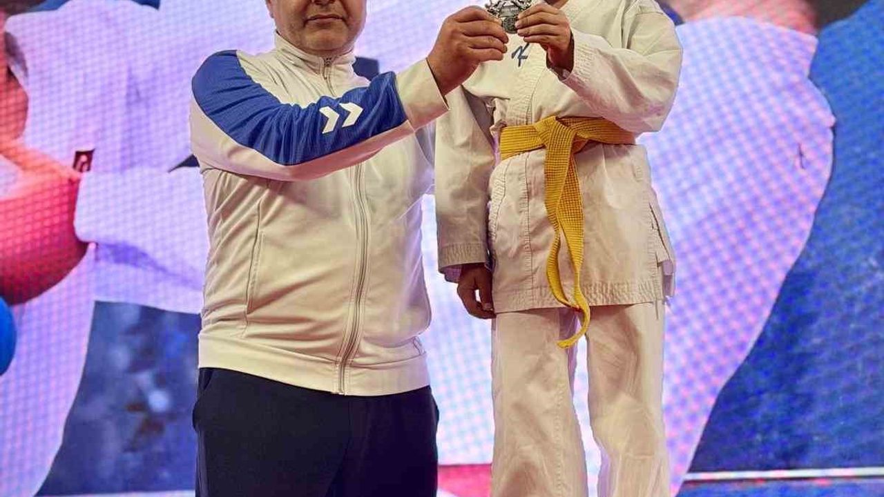 Eyyübiyeli Minik Karateci Mehmet Ali Ataş Türkiye İkincisi