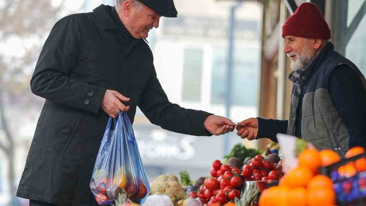Faruk Özlü'nün 10. Şiir Klibi: Ahmet Haşim'in 'Merdiven'i Yayında