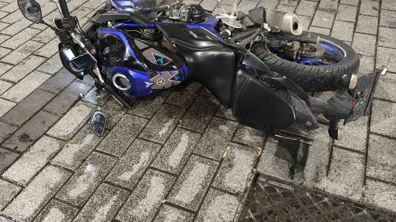 Fatih'te İş Yerine Ateş Açan Şüpheliler Polise Silah Doğultup Yakalandı