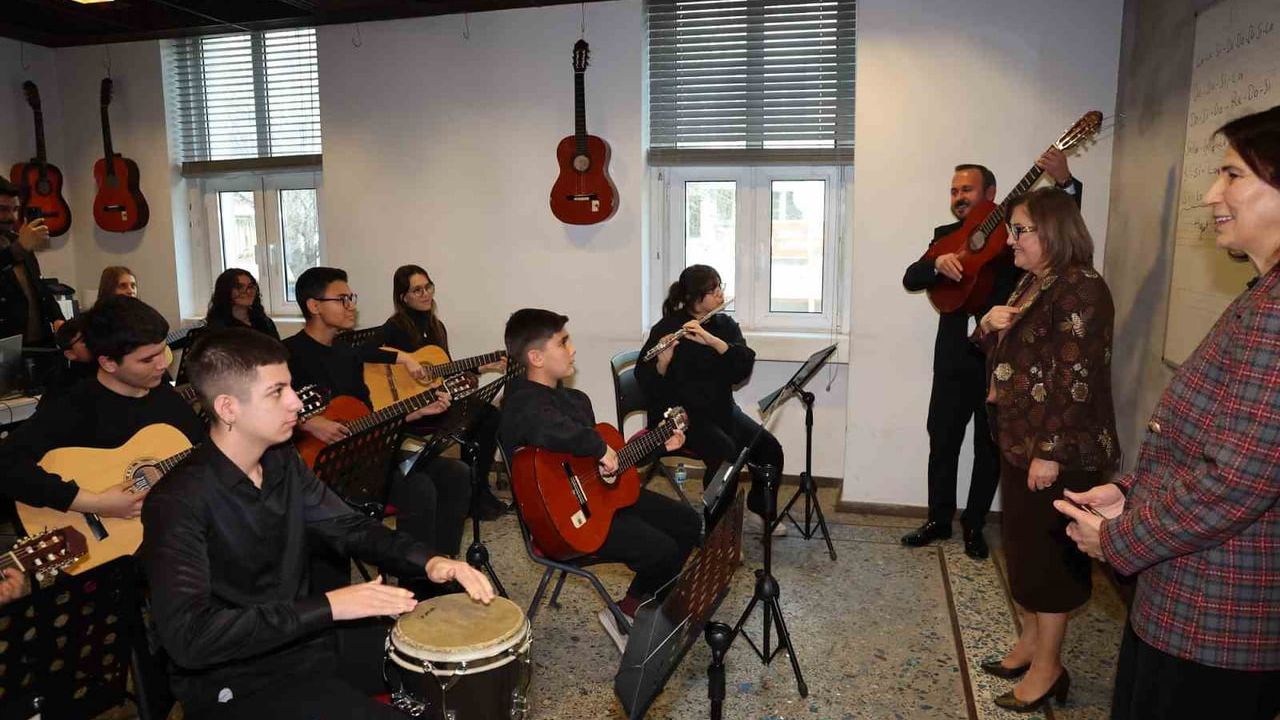 Fatma Şahin, Yarıyıl Tatili Atölyelerini İnceledi