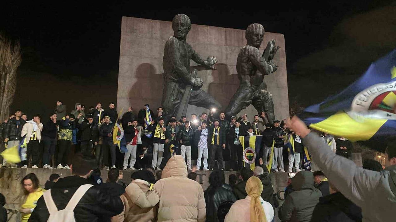 Fenerbahçe Ankara'da Süper Kupa Zaferini Coşkuyla Kutladı