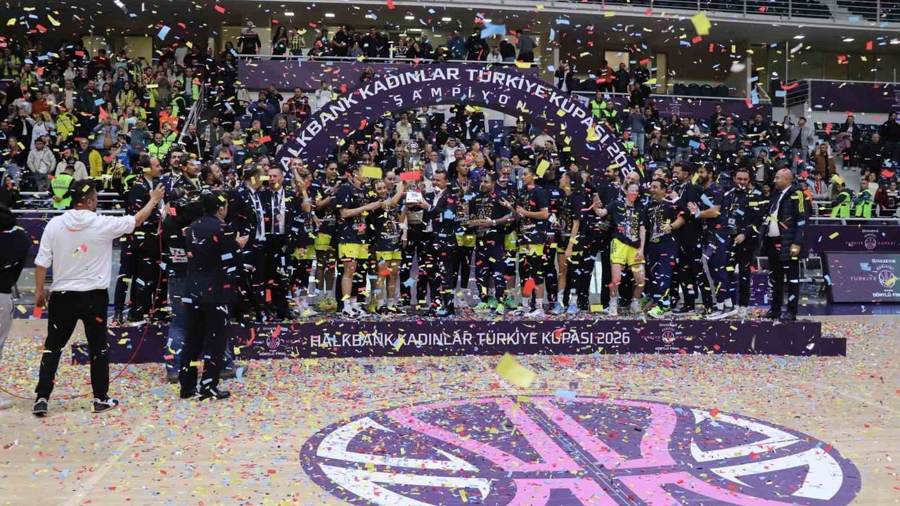 Fenerbahçe Opet, Halkbank Kadınlar Türkiye Kupası'nı 86-66 ile Kazandı