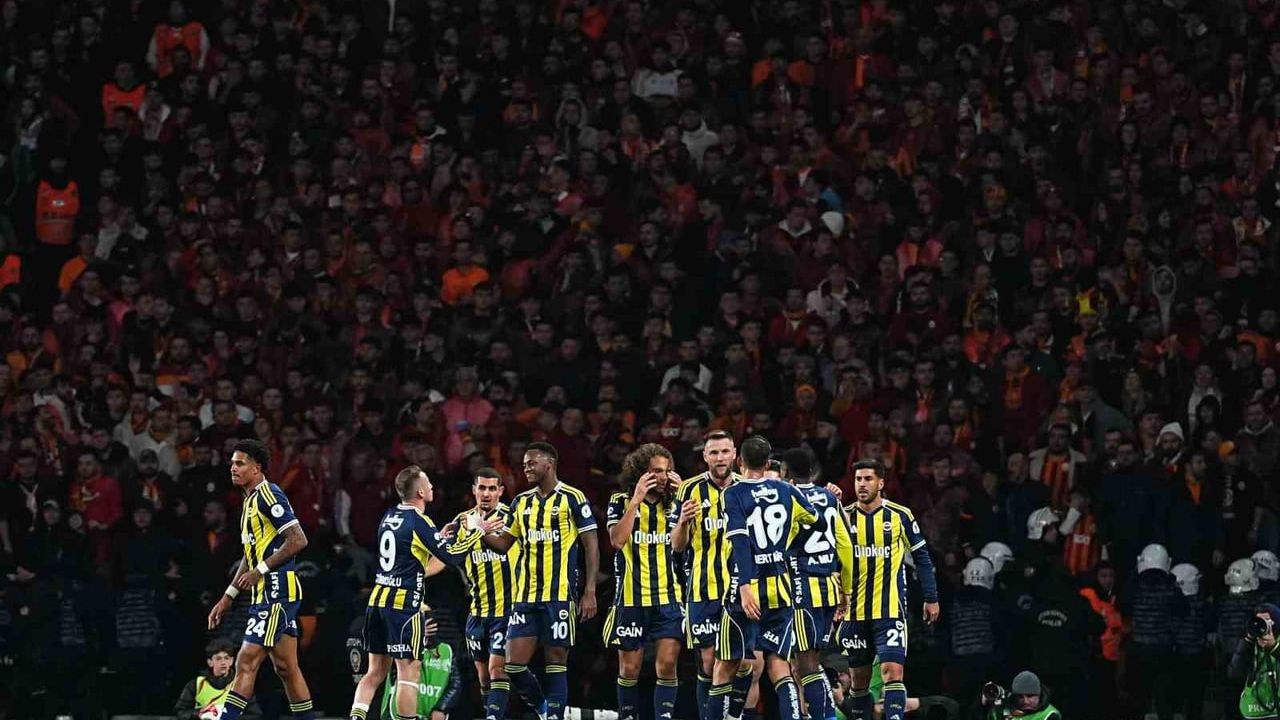 Fenerbahçe, Turkcell Süper Kupa'da Galatasaray'ı 2-0 Yenerek 4 Maç Sonra Kazandı