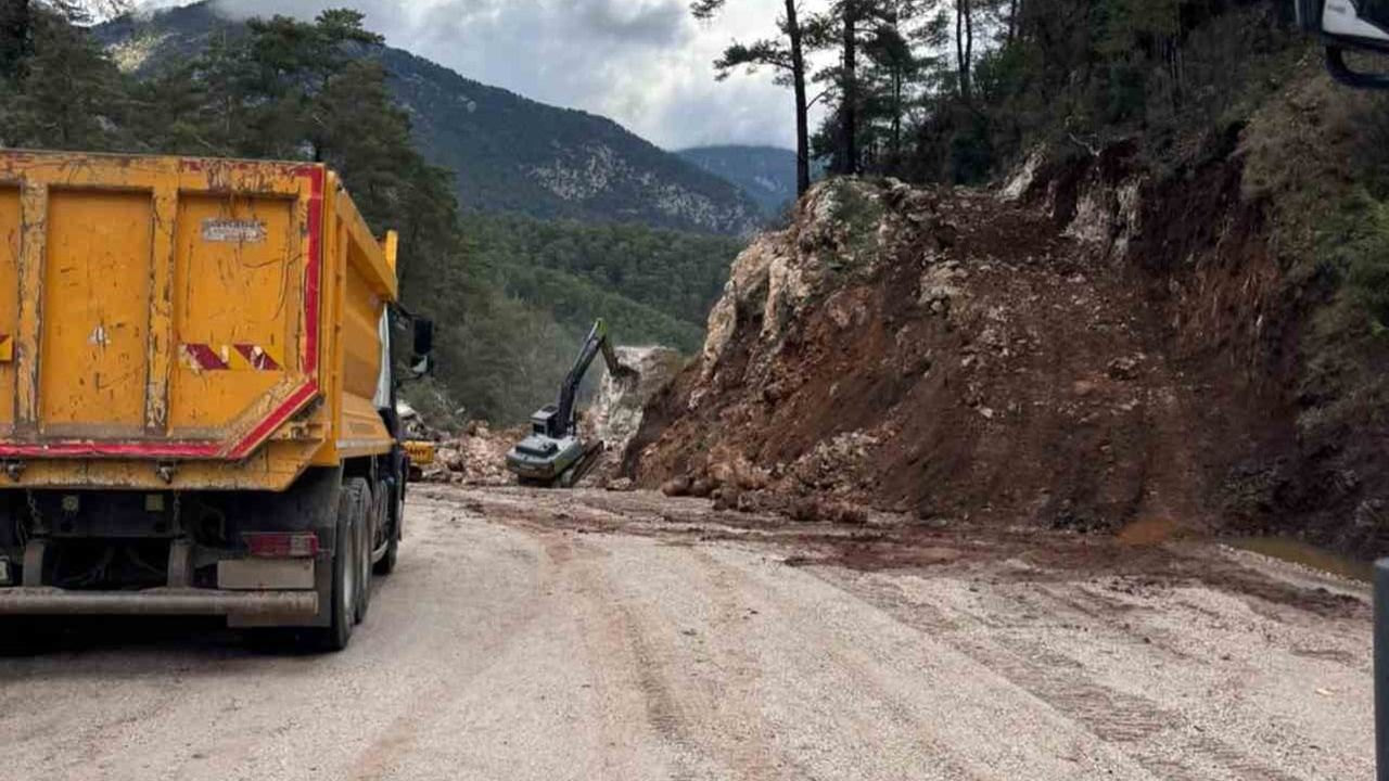 Fethiye'de Heyelan Su İsale Hatlarını Vurdu: Kızılbel–Söğütlü Yolu Kapandı