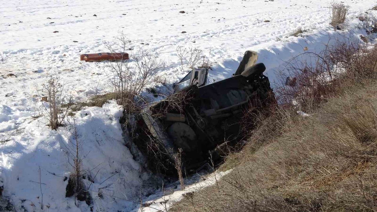 Fiat Tofaş Şarampole Yuvarlandı: Kastamonu'da 1'i Ağır, 4 Yaralı