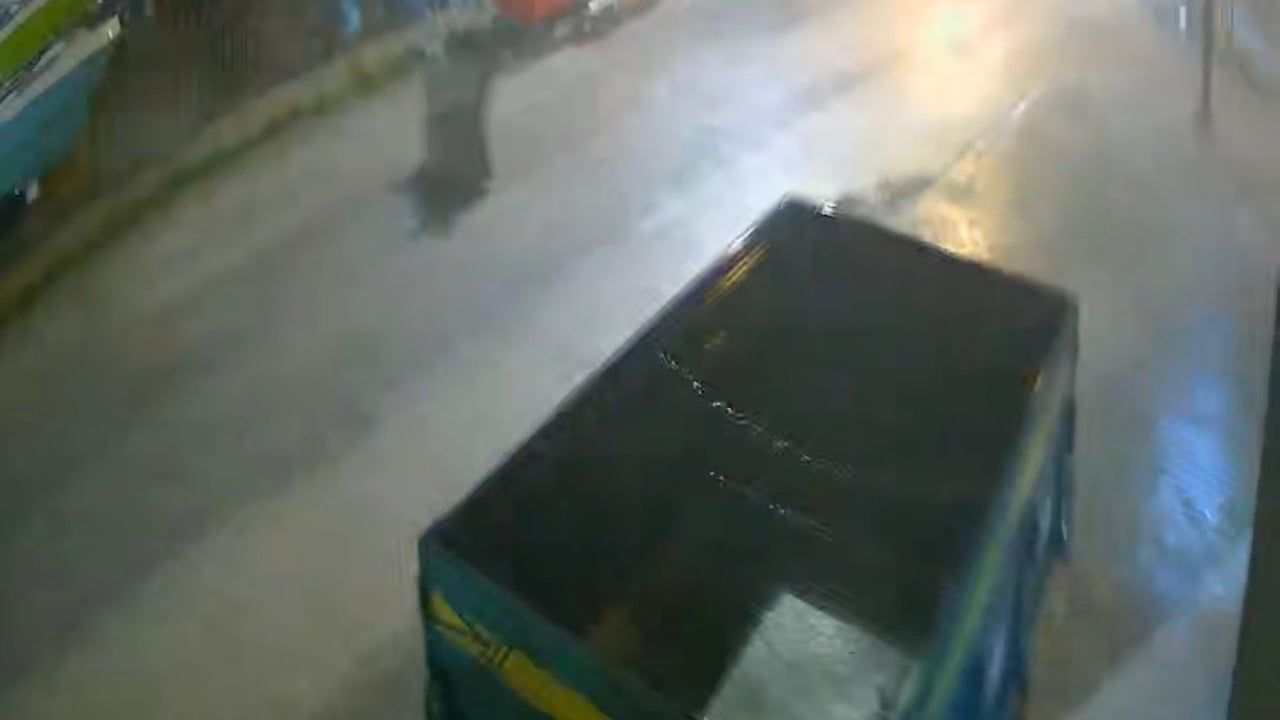 Finike'de Hortum Anı: Römork Yerinden Oynadı, Seralar Yerle Bir Oldu