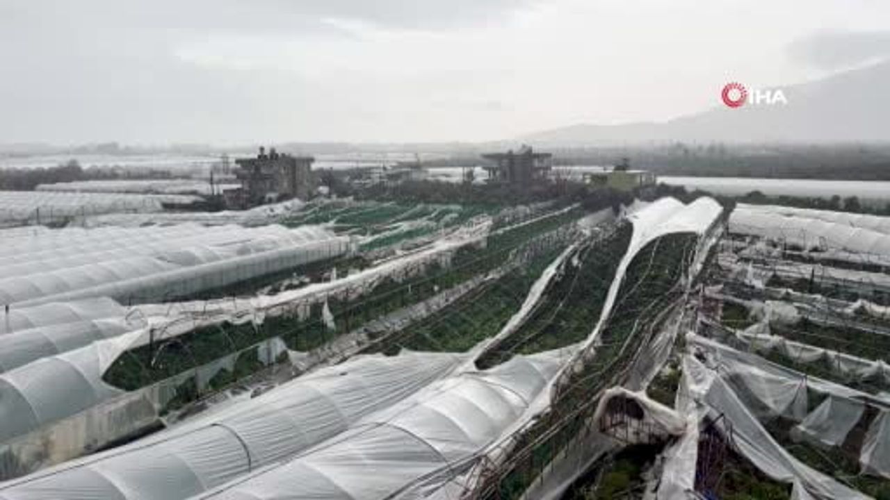 Finike'de Hortum Seraları Yerle Bir Etti: 42 Çiftçi, Yaklaşık 120 Dönüm Zarar