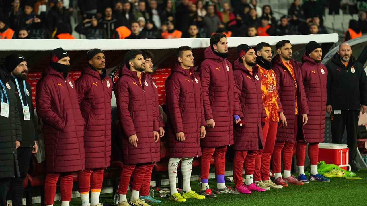 Galatasaray'da Okan Buruk'tan 3 değişiklik: Jakobs, İlkay Gündoğan ve Gabriel Sara 11'de