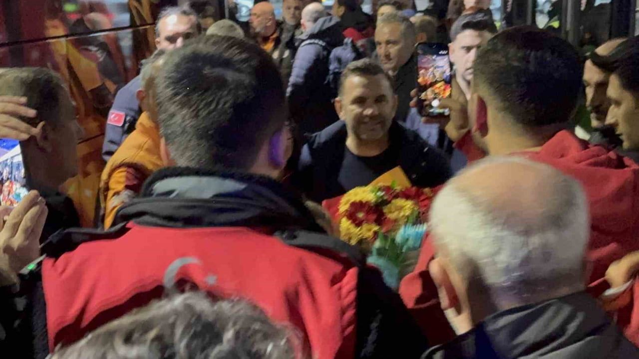 Galatasaray Fethiye'de Çiçeklerle Karşılandı — Ziraat Türkiye Kupası