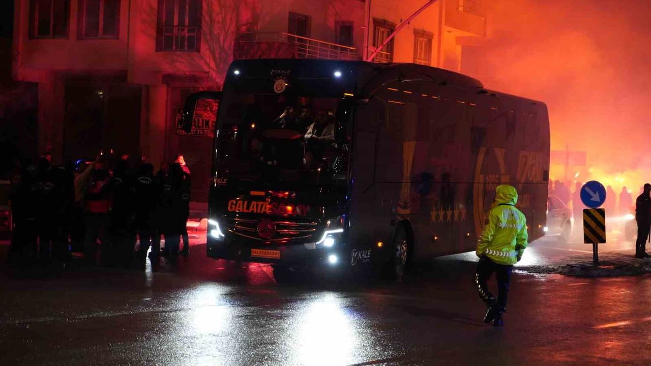 Galatasaray Gaziantep'te: Turkcell Süper Kupa Yarı Finali Öncesi Coşku