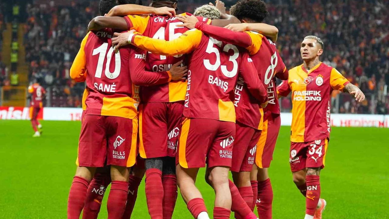 Galatasaray'ın Ocak Fikstürü: Dört Kulvarda Yoğun Program