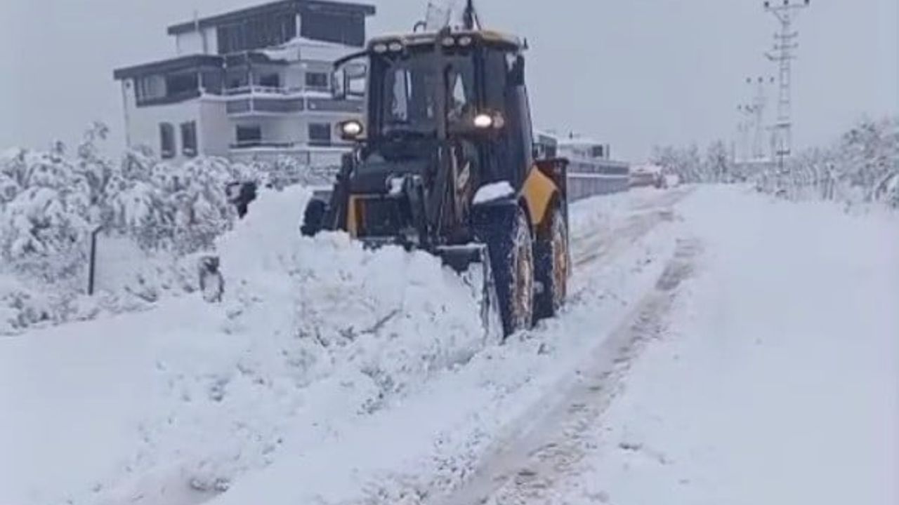 Gaziantep Büyükşehir'den Karla Mücadele: Tüm İlçelerde Eş Zamanlı Seferberlik