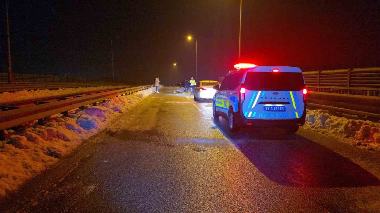 Gaziantep İslahiye'de Buzlanma Nedeniyle 3 Araçlı Kaza: 1 Yaralı