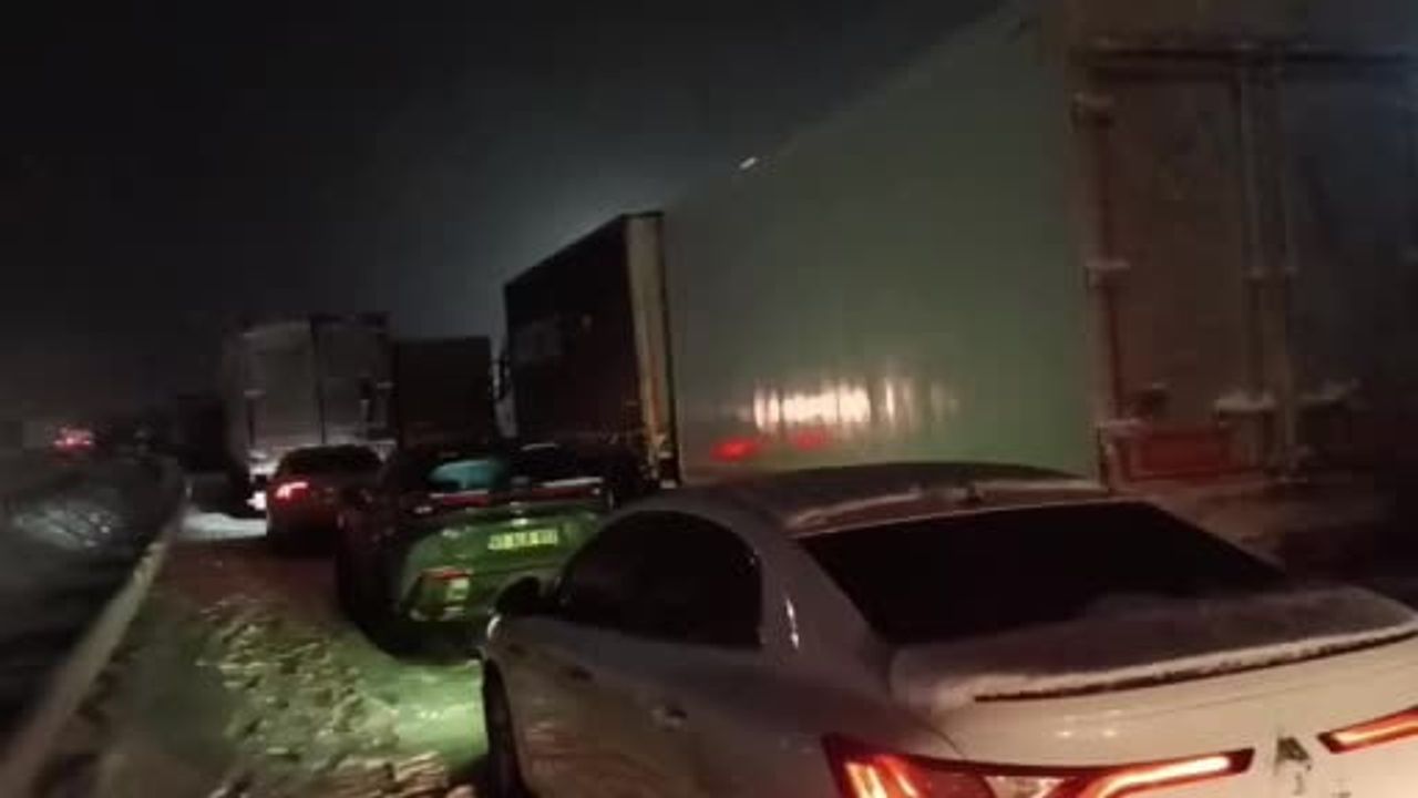 Gaziantep-Kahramanmaraş Karayolunda Kar Esareti: Kilometrelerce Araç Kuyruğu