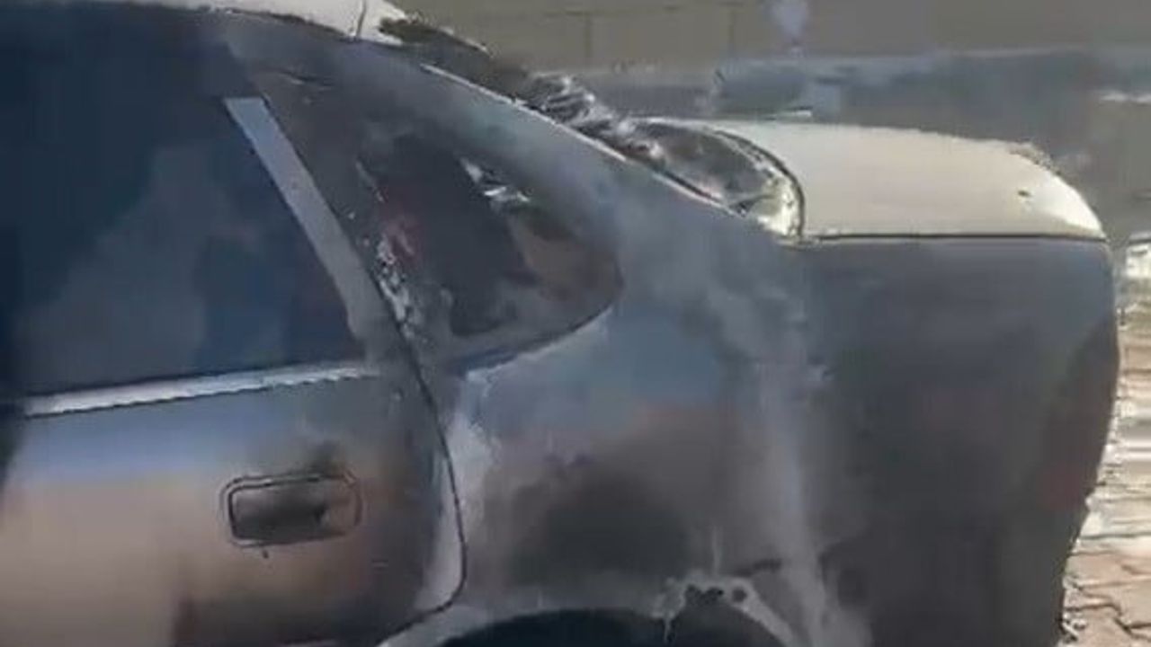 Gaziantep Karkamış'ta Park Halindeki Opel Kundaklandı