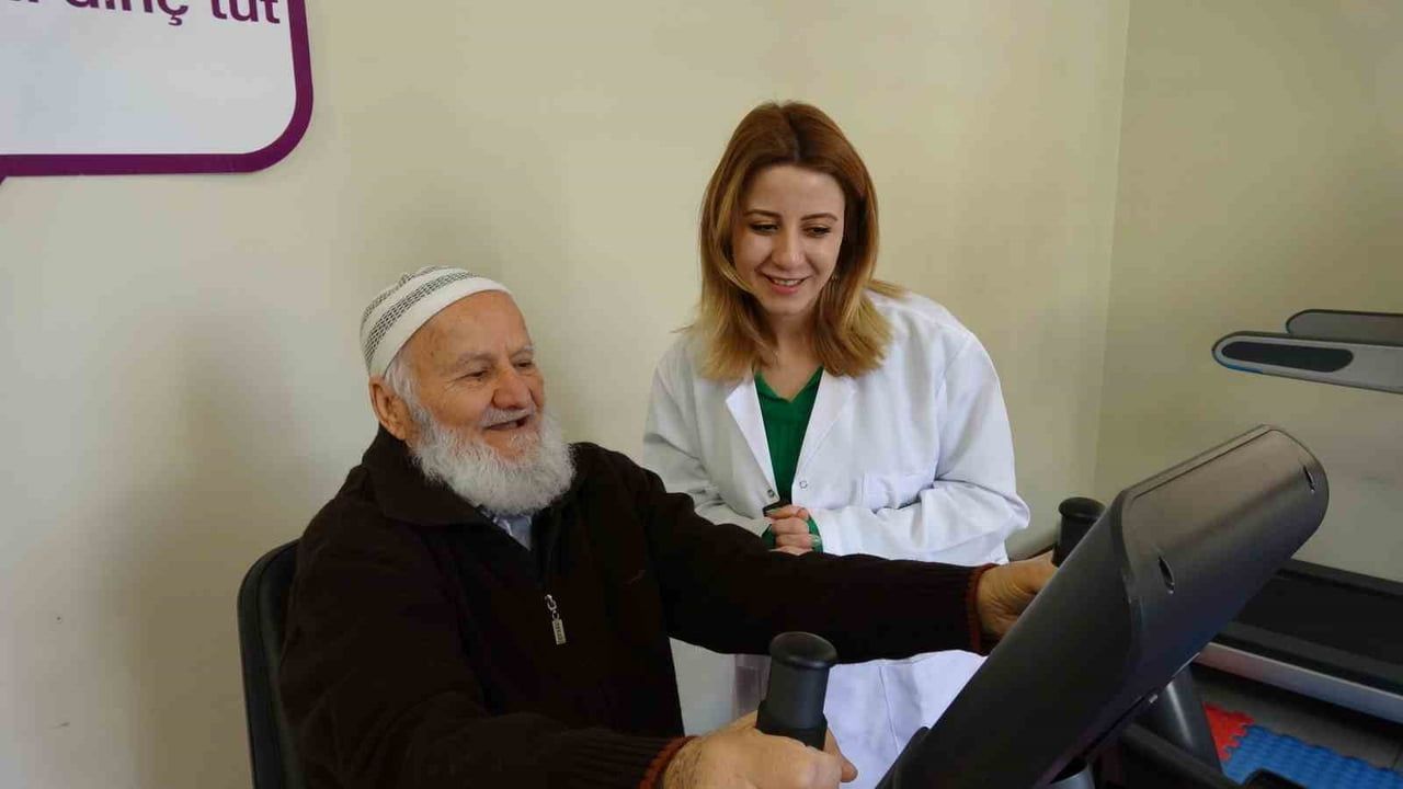 Gaziantep Moral Evi'nin Neşe Kaynağı: 82 Yaşındaki Ökkeş Bahri Özbulan