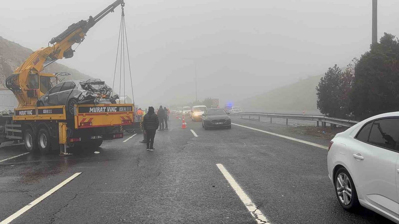Gaziantep-Şanlıurfa Otoyolu'nda Zincirleme Kaza: Trafik Kontrollü Açıldı