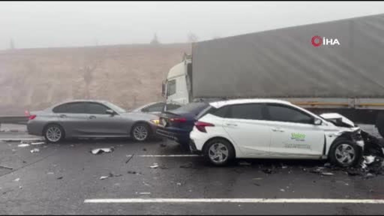 Gaziantep-Şanlıurfa Yolunda Sis Nedeniyle Zincirleme Kaza: Yaralılar Var