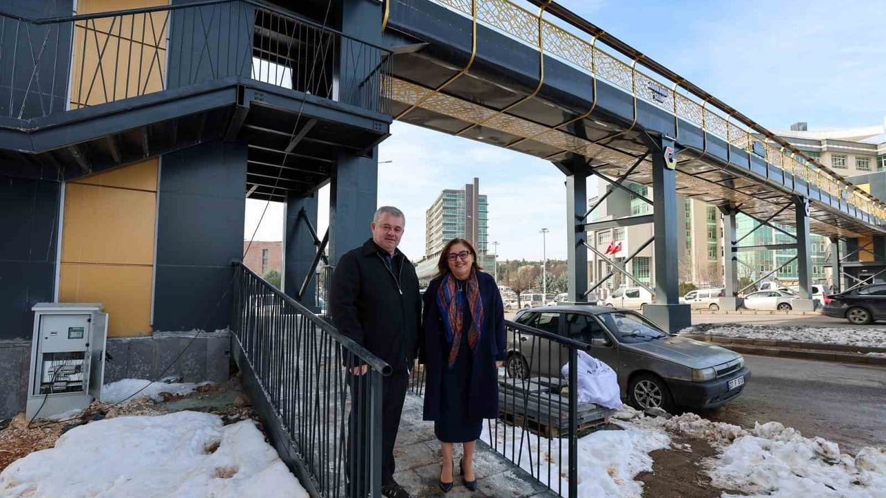 Gaziantep'te Abdülhadi Çelik Üst Geçidi Hizmete Açıldı