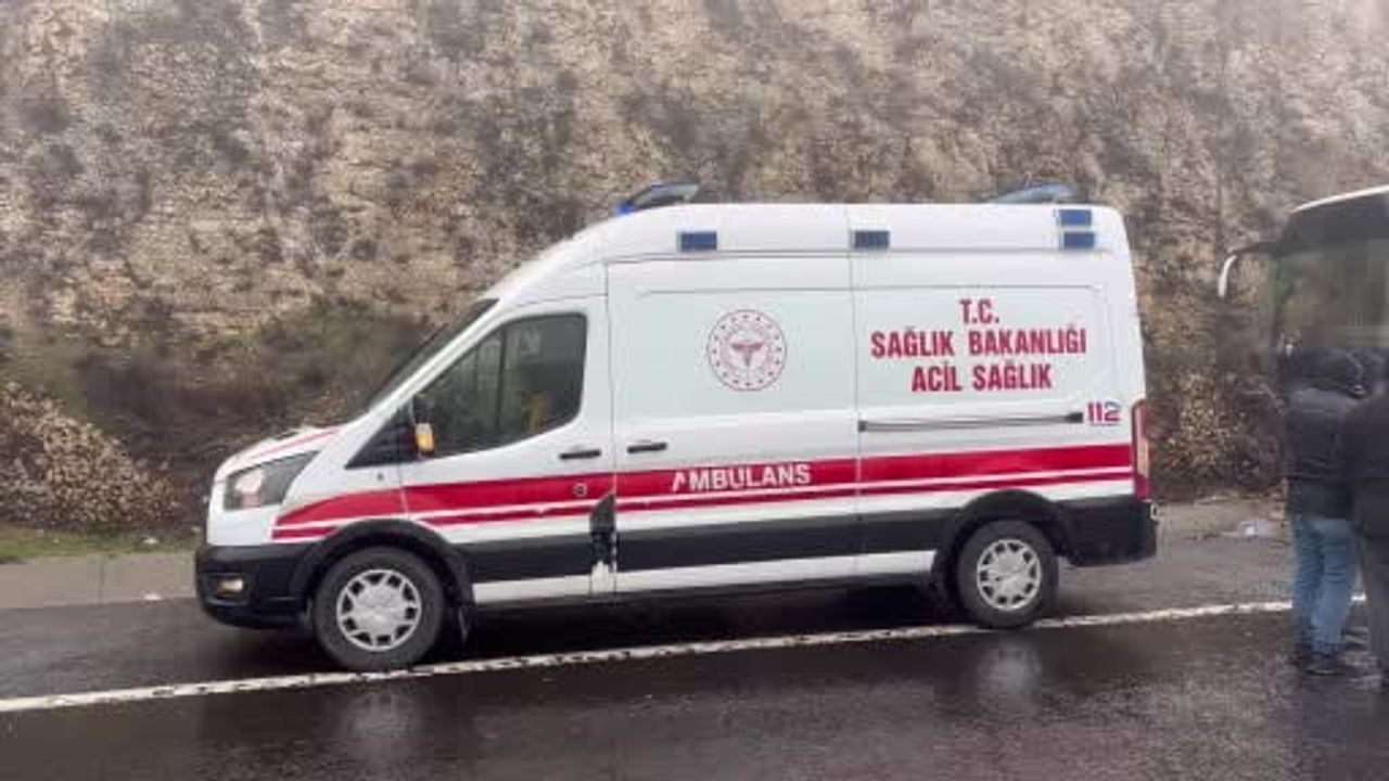 Gaziantep'te Feci Kaza: Yasağa Rağmen U Dönüşü Yapan Tır 2 Ölü, 11 Yaralı