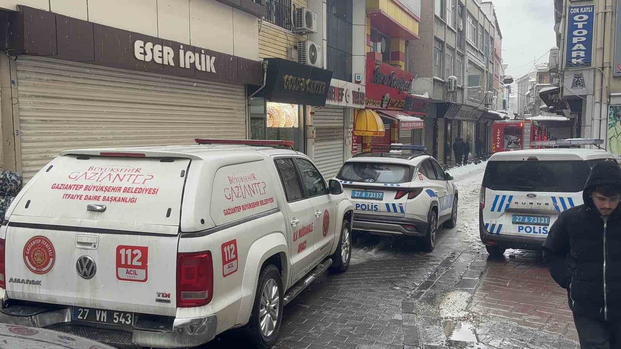 Gaziantep'te iş yeri yangını: 2'si ağır 6 kişi dumandan etkilendi