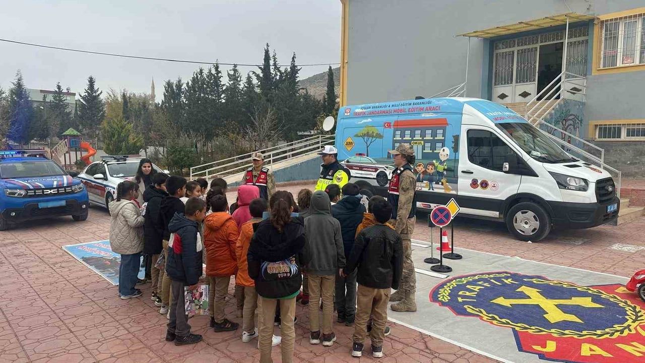 Gaziantep'te Jandarmadan 126 Öğrenciye Trafik Eğitimi