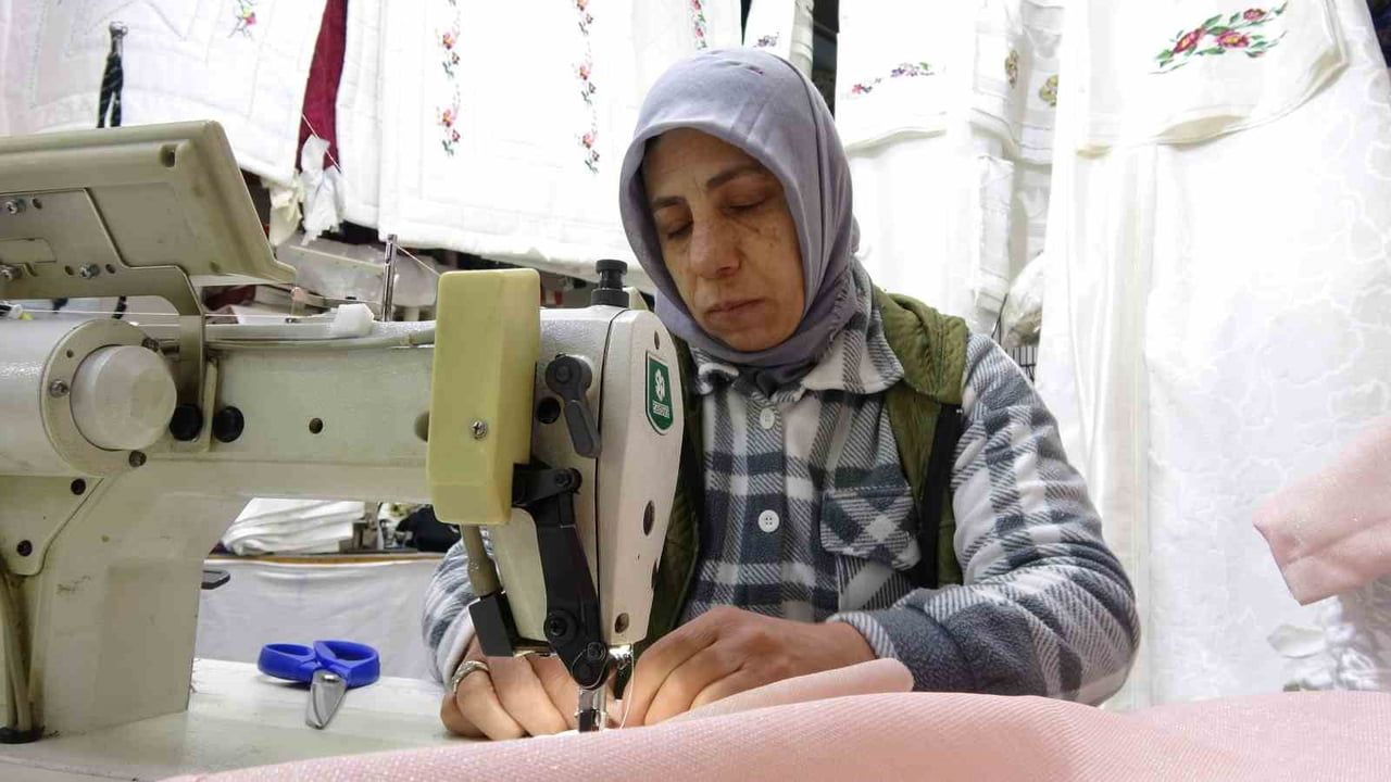 Gaziantep’te Kadın Terzi Güllü Yavuz, Veresiye Makinelerle Atölyesini Kurdu