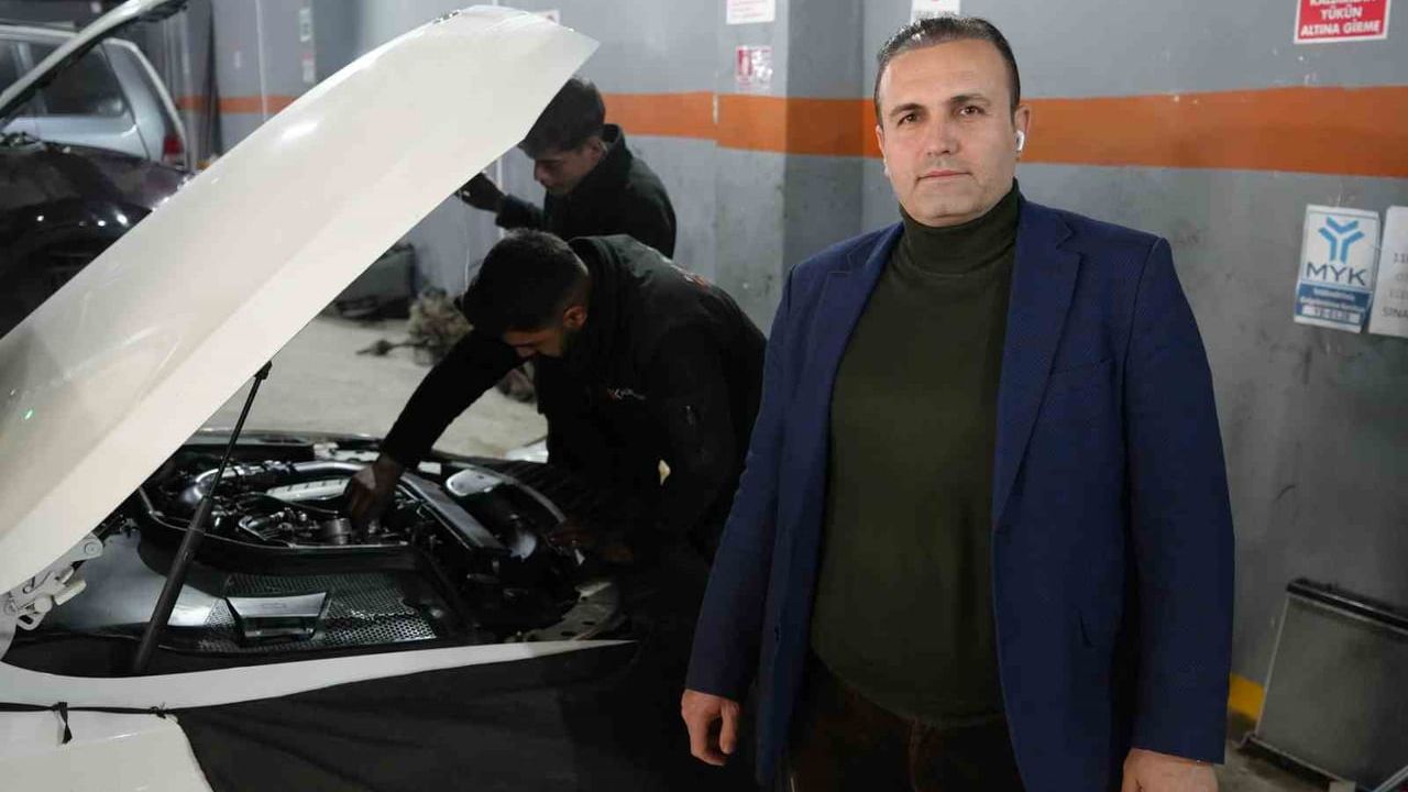 Gaziantep'te Kar Yağışı Servisleri Doldurdu: Kışlık Araç Bakımı Yoğunluğu