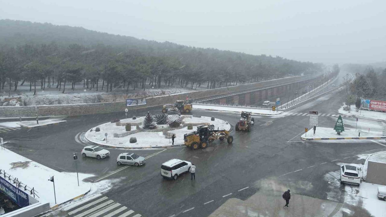 Gaziantep'te Karla Mücadele 7/24: 19 Kritik Bölge, 193 Araç