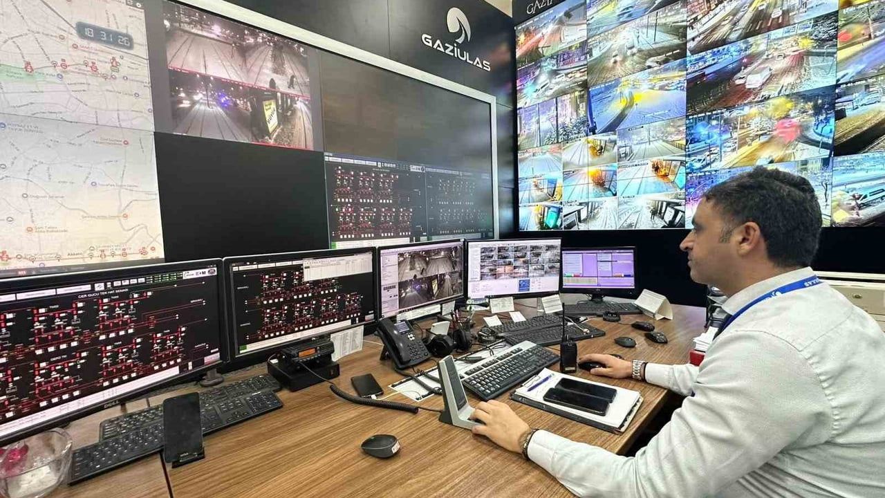 Gaziantep'te Karla Mücadele Trafik Koordinasyon Merkezi'nden Yönetiliyor