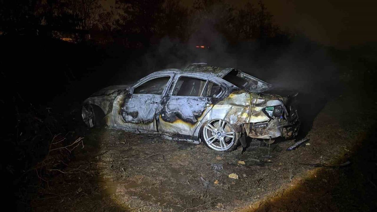 Gaziantep’te Otomobil Şarampole Uçtu, Alev Aldı — 3 Kişi Kurtuldu