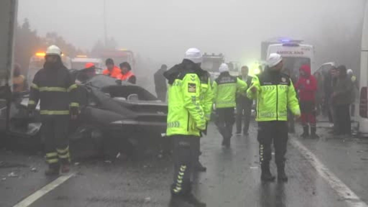 Gaziantep’te Sis Faciası: TAG Otoyolu'nda 8 Araçla Zincirleme Kaza — 2 Ölü