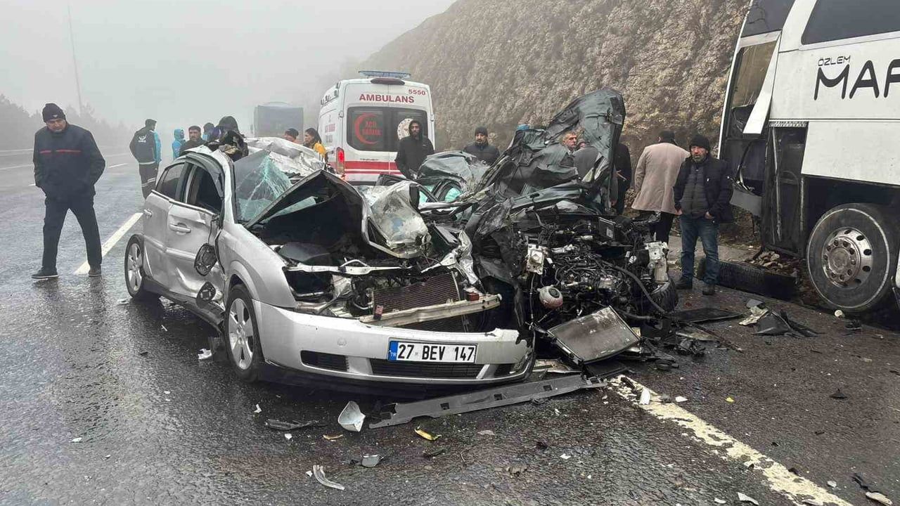 Gaziantep’te TAG Otoyolu’nda Zincirleme Kaza: 2 Ölü, Çok Sayıda Yaralı
