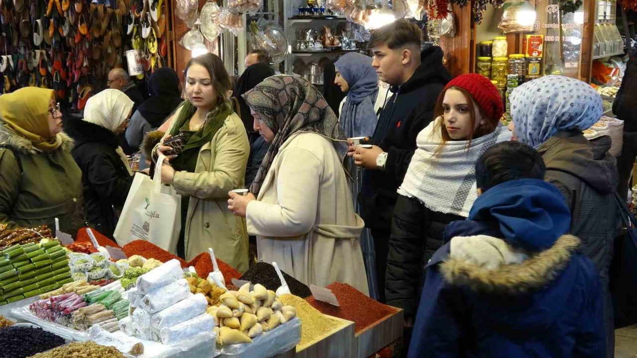 Gaziantep'te Tarihi Çarşılarda Yarıyıl Tatili Yoğunluğu