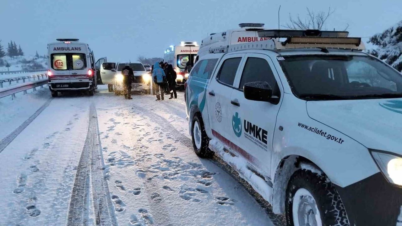 Gaziantep'te UMKE karlı yolları aşarak karbonmonoksit zehirlenen 9 kişilik aileyi kurtardı