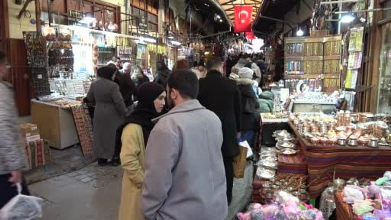 Gaziantep'te Yarıyıl Tatili: Asırlık Çarşılarda Yoğun İlgi