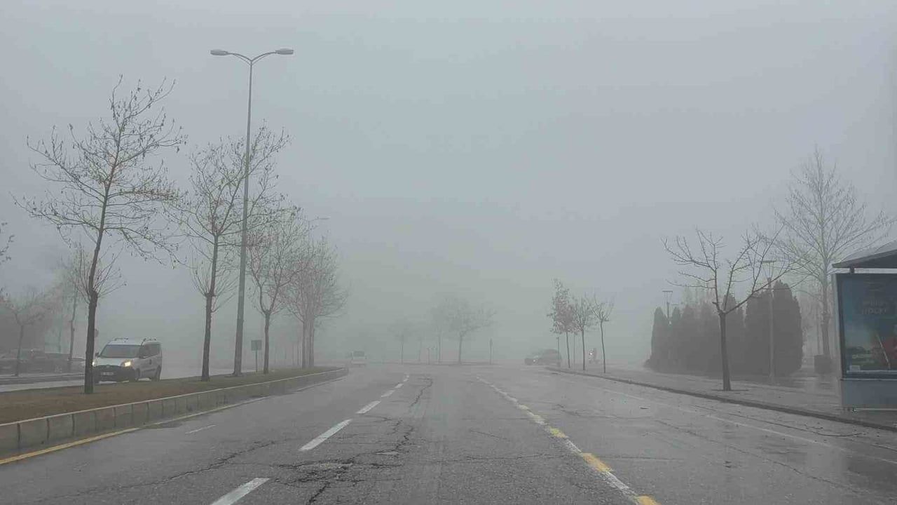 Gaziantep'te Yoğun Sis: Görüş Mesafesi 50 Metreye Düştü