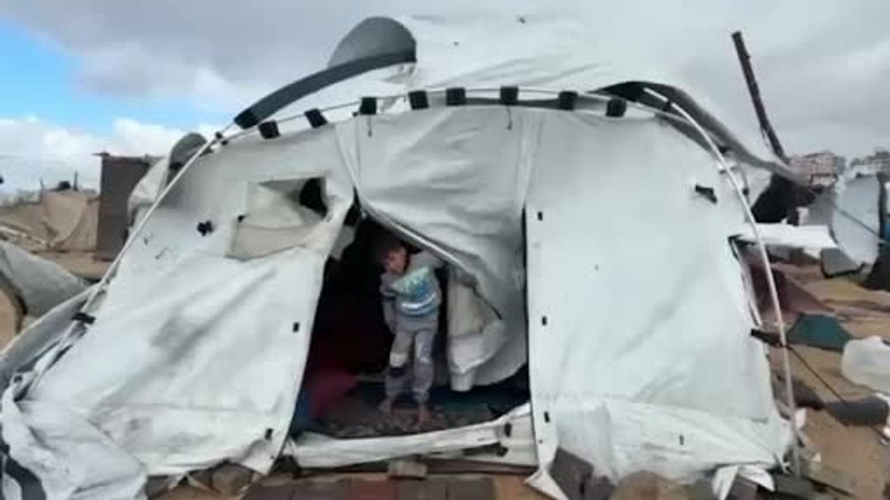 Gazze'de dondurucu soğuk: 27 günlük bebek hipotermiyle hayatını kaybetti