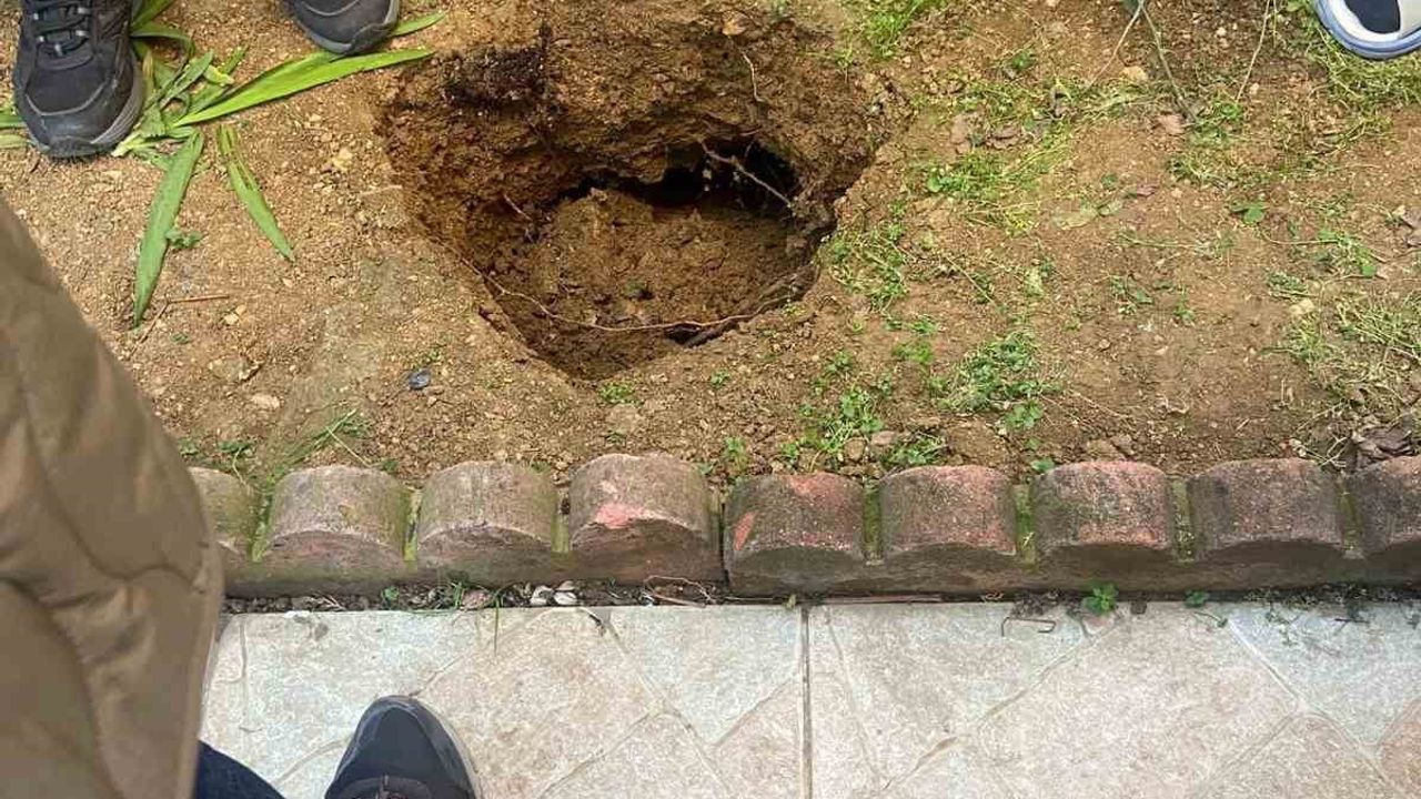 Gebze'de 5 Katlı Apartmanın Girişinde Çökme: 22 Daire Tahliye Edildi