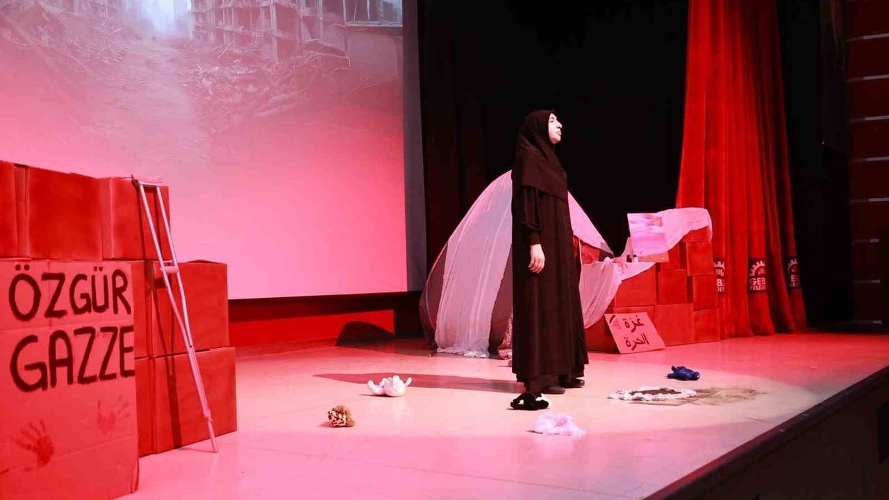 Gebze’de 'Gazze’nin Kadınları' Tiyatrosu: Filistinli Kadınların Direnişi GKM'de