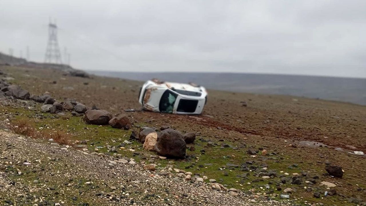 Gercüş'te Araç Takla Attı — Sürücü Yaralanmadan Kurtuldu