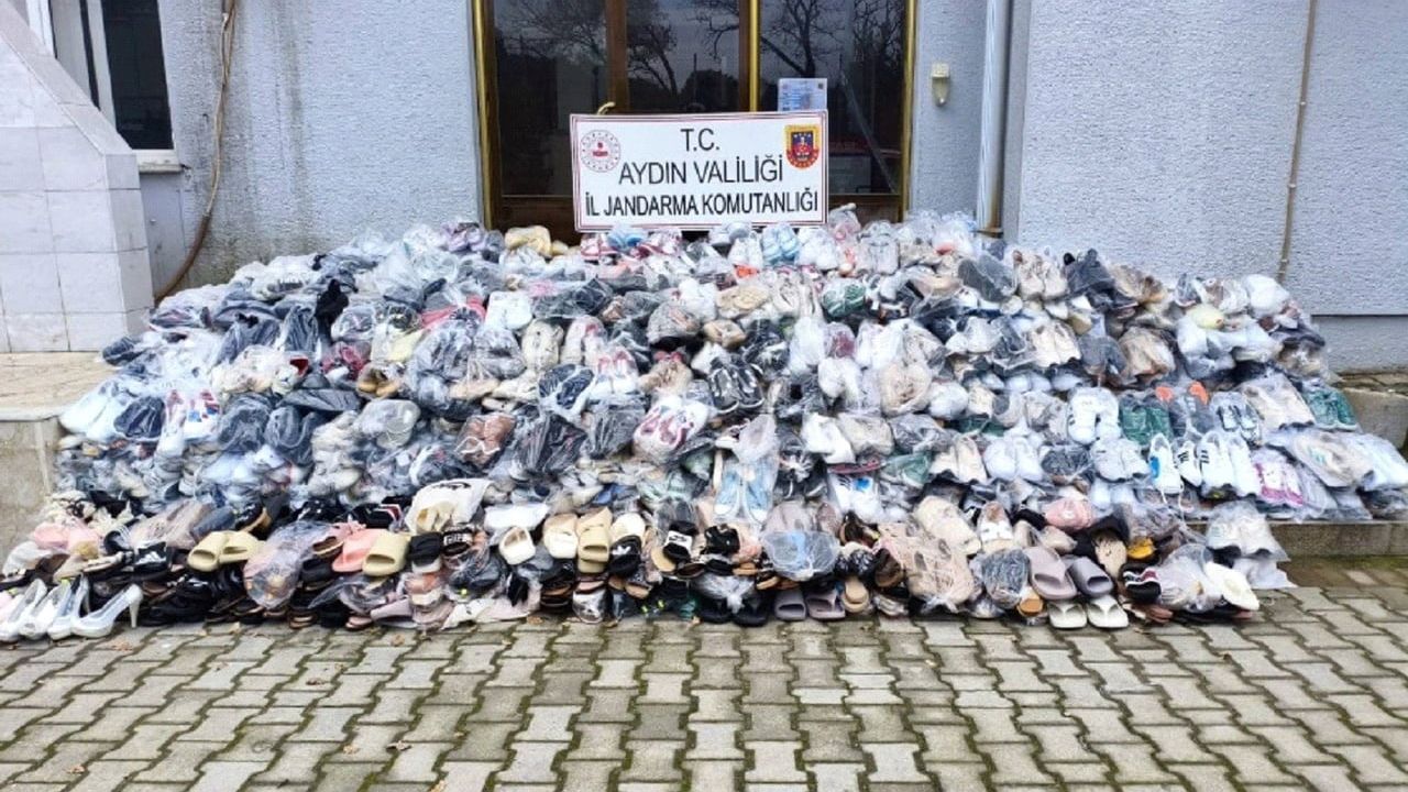 Germencik'te Jandarma Operasyonu: 2 milyon 150 bin TL'lik Sahte Ayakkabılar Ele Geçirildi