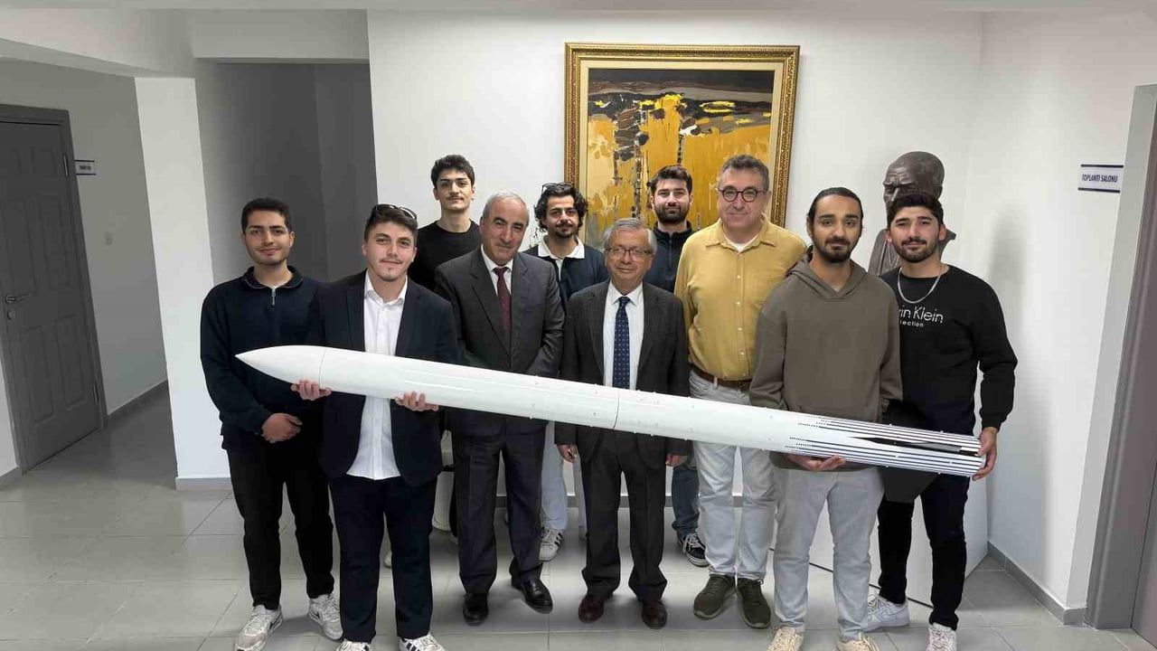 Girne Üniversitesi Roket Takımı Model Roketi 6 Bin Metreye Ulaştı