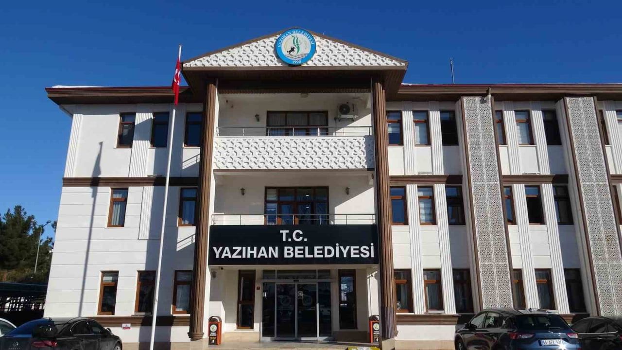 Göçer: "CHP'de İhraç Parti İçinde Kırbaç Gibi Kullanılıyor" — Yazıhan, Malatya