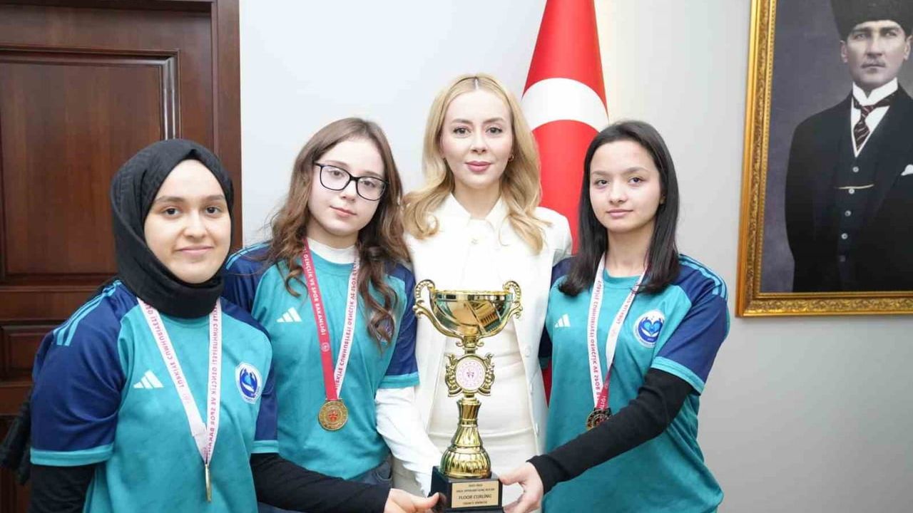 Gökçebey Anadolu İHL Kız Takımı, Zonguldak Floor Curling İl Birinciliğini Kaymakam Şıktaş’a Taşıdı