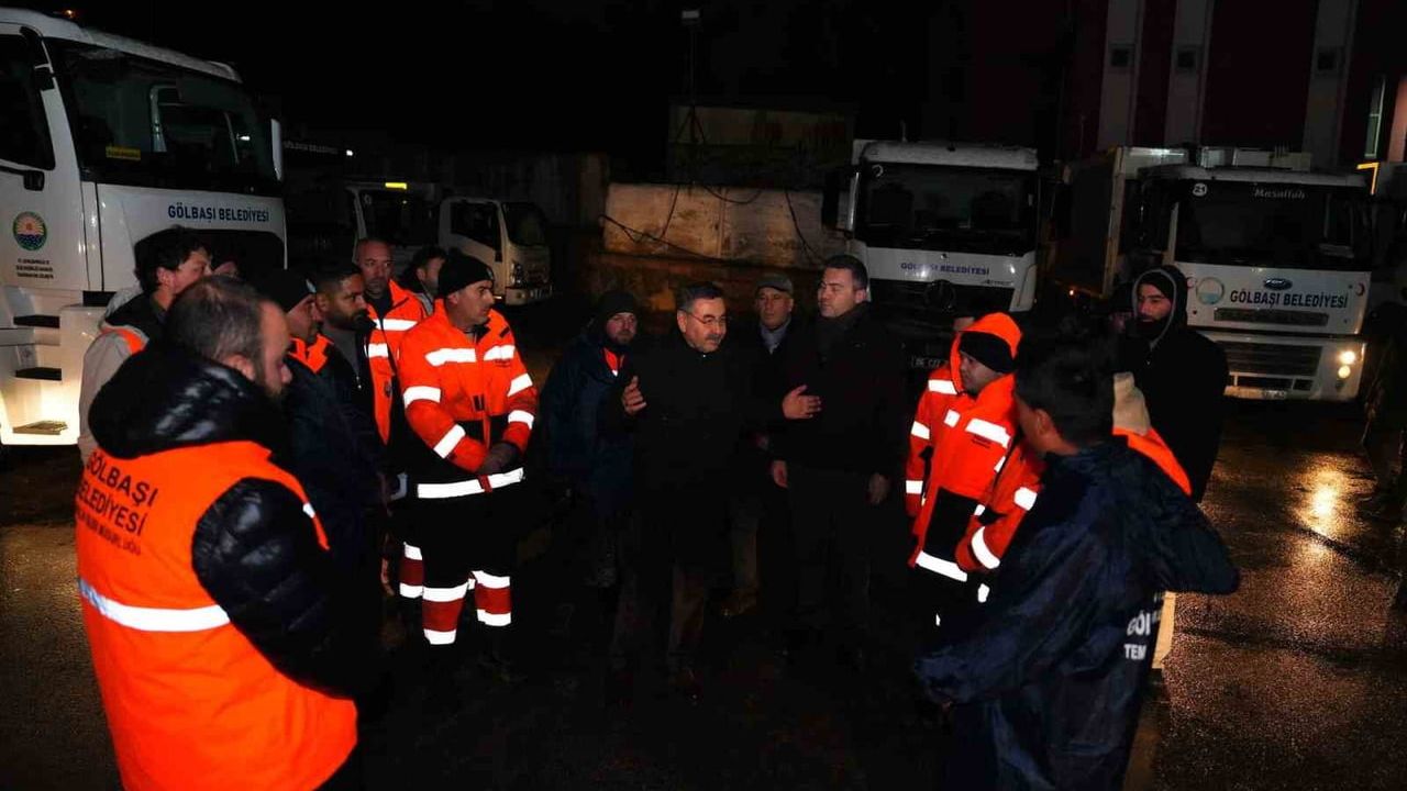 Gölbaşı Belediye Başkanı Odabaşı'ndan Karla Mücadele Ekiplerine Ziyaret