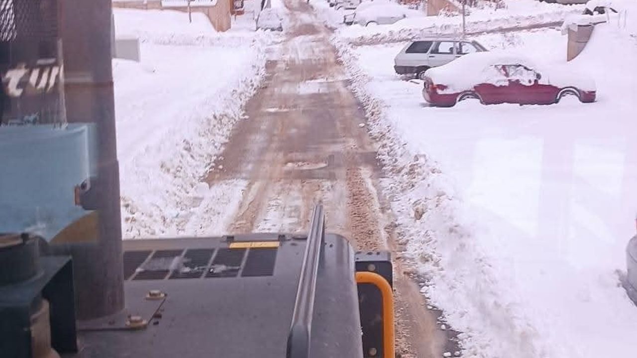 Gölbaşı'nda Yenişehir Deprem Konutlarında Karla Mücadele Başladı