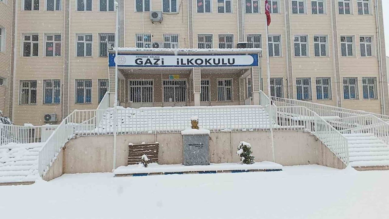 Gölbaşı'nda Yoğun Kar: Eğitime 13 Ocak'ta 1 Gün Ara